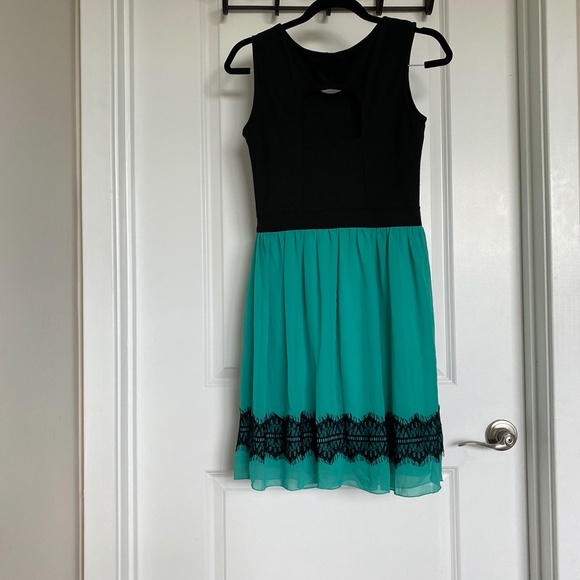 En Focus Studio Teal Black Keyhole Dress - Picture 2 of 6